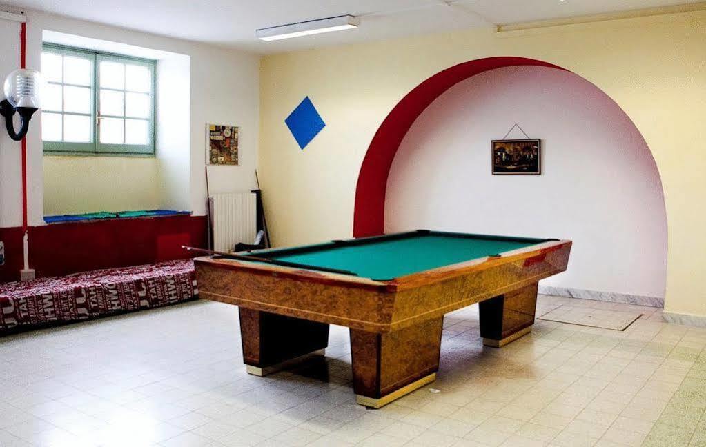 丽都迪奥斯蒂亚 利图斯罗马旅馆旅舍 外观 照片 A pool table