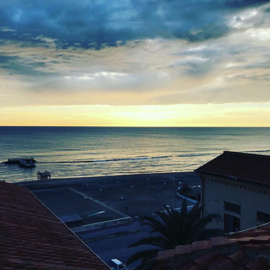 丽都迪奥斯蒂亚 利图斯罗马旅馆旅舍 外观 照片 Sunset at the beach of San Benedetto del Tronto