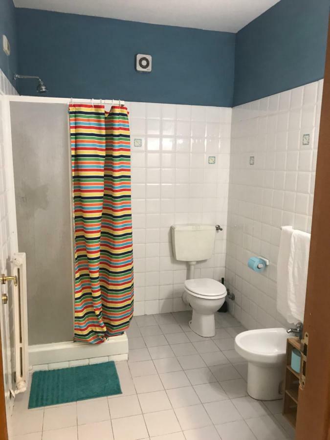 丽都迪奥斯蒂亚 利图斯罗马旅馆旅舍 外观 照片 A shower curtain